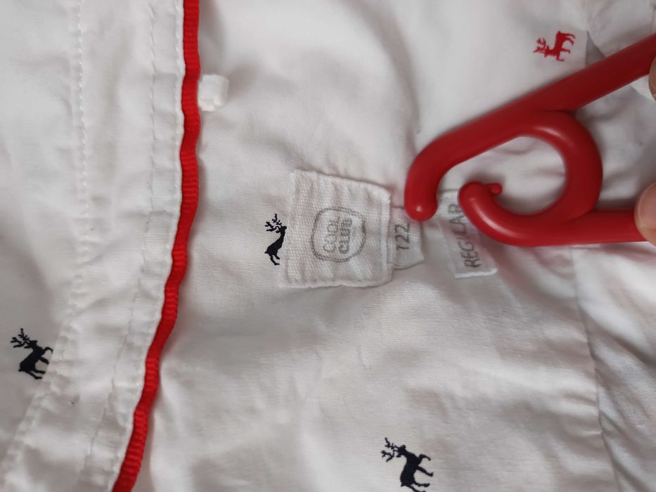 Koszula biała w renifery 122 Cool Club, świąteczna + gratis błękitna