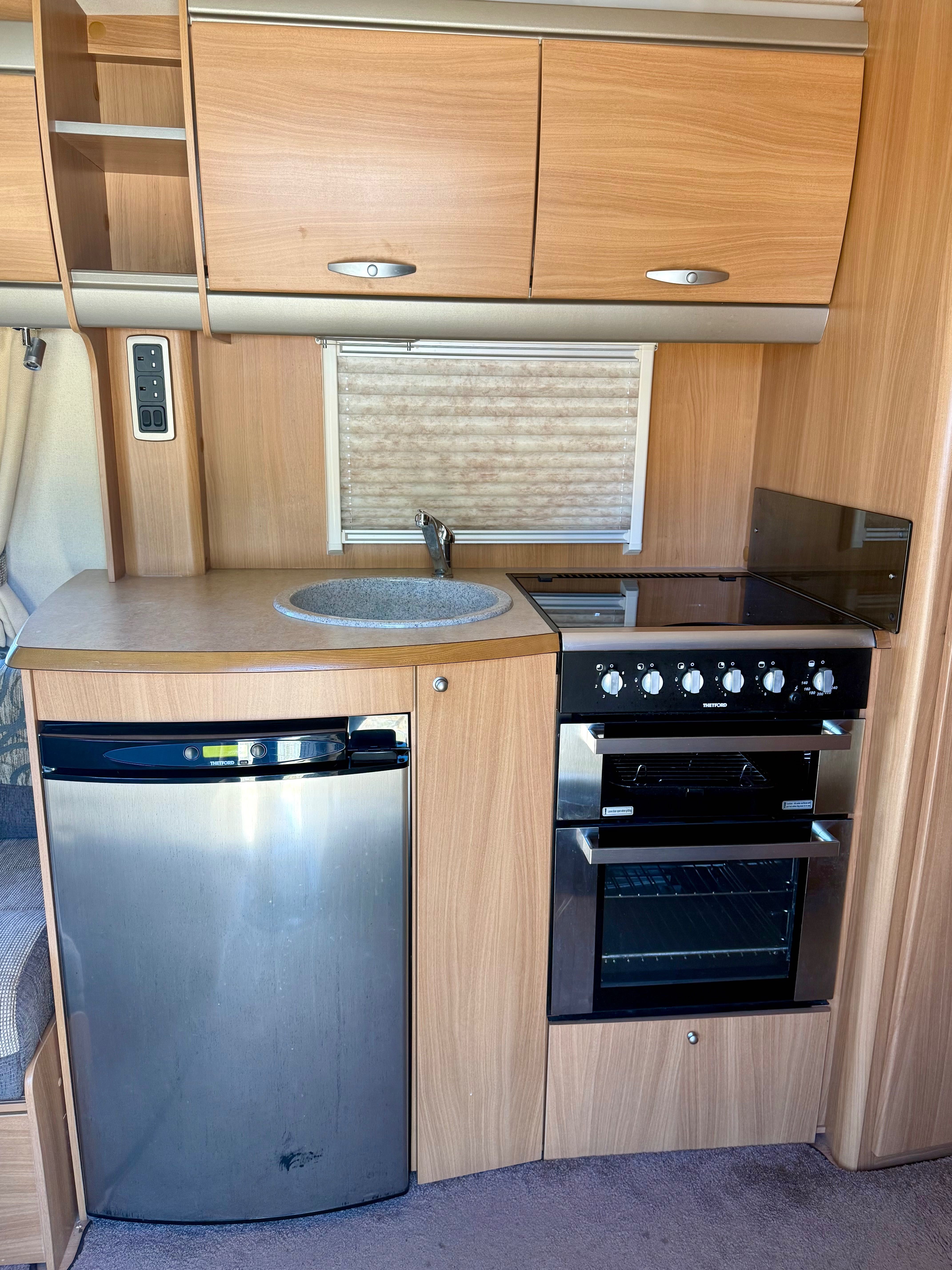 Caravana Swift Challenger 540 - Impecável.