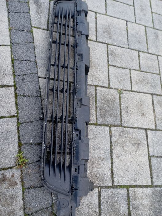 Środkowa kratka zderzaka Jumpy Expert Vivaro C Zafira D Proace po 2017