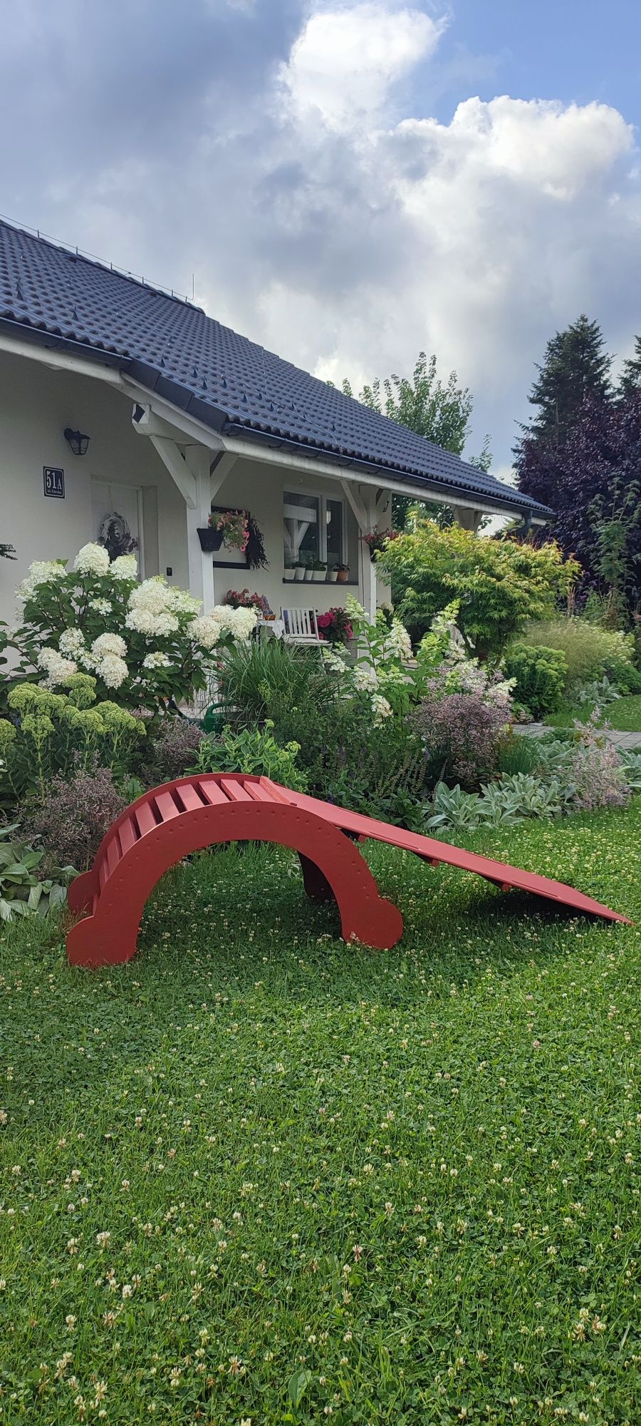 Bujak montessori ze zjeżdżalnią faluńska czerwień