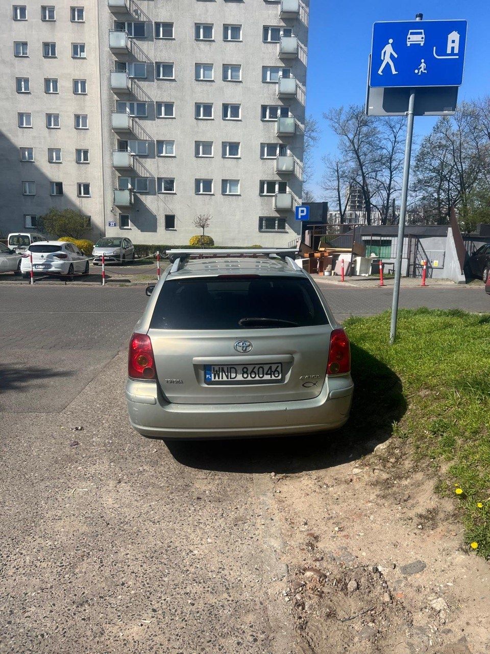 toyota avensis 2003