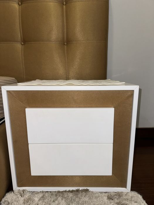 Sommier + 2 mesinhas + comoda