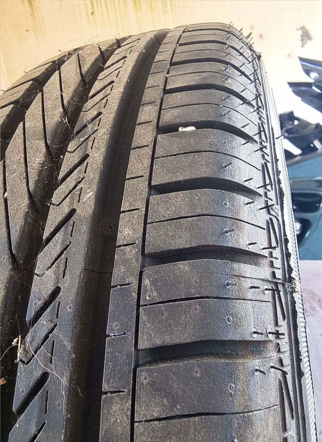 Pneu Goodyear 175/66 R14 com jante de ferro