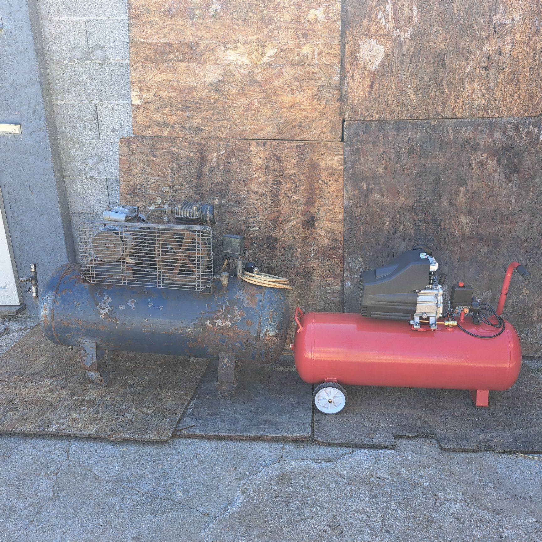 Compressores 100 litros (Powertech PT-100L e Rubete 100TP)