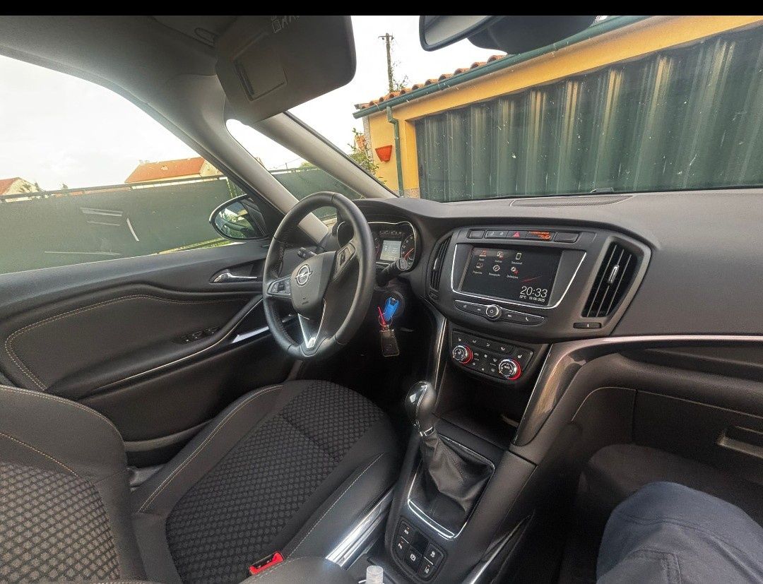Opel Zafira praticamente nova