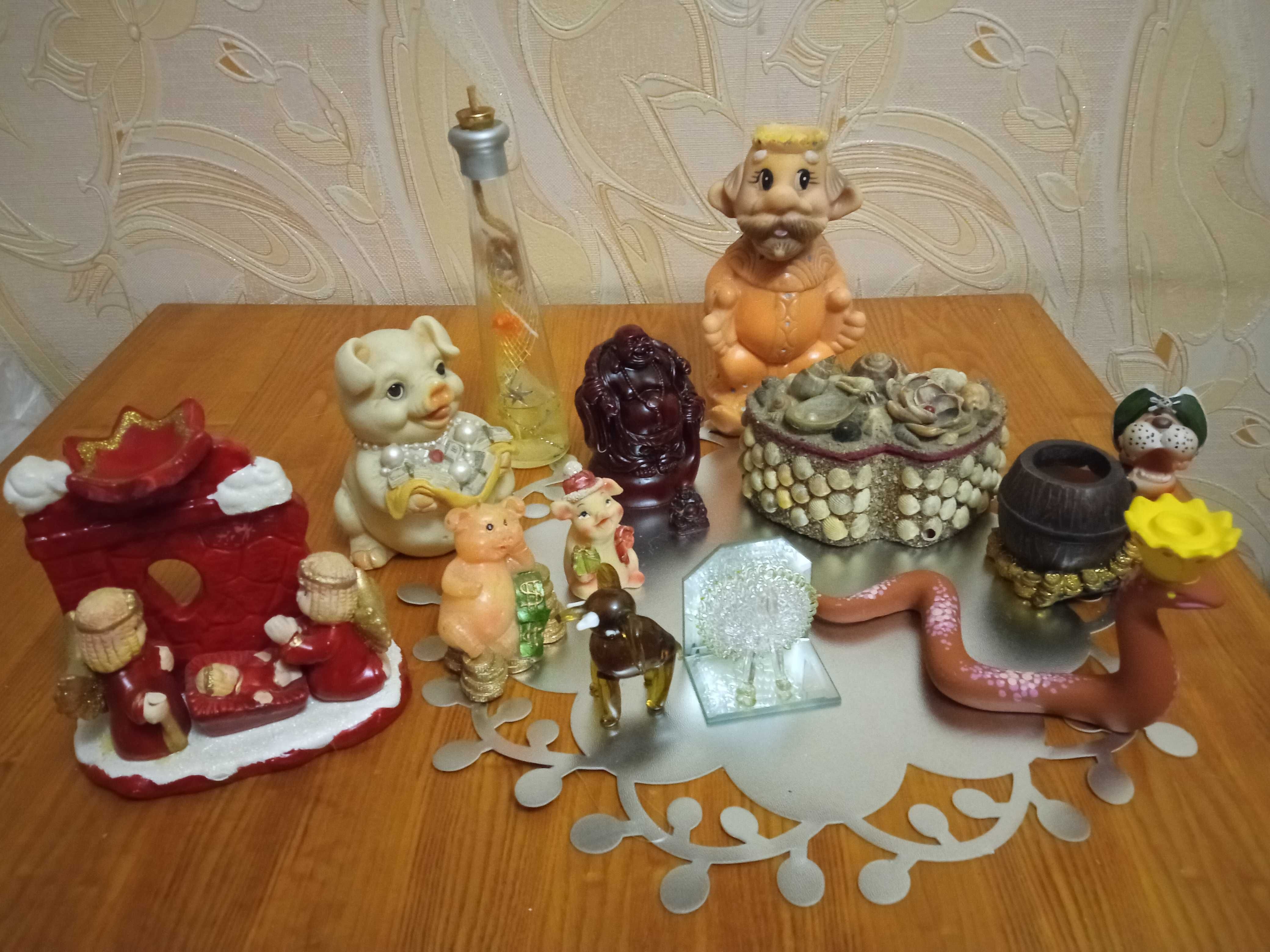 Статуэтки,подсвечники,шкатулка и другие сувениры