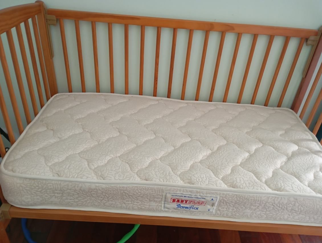 Cama de bebé como nova