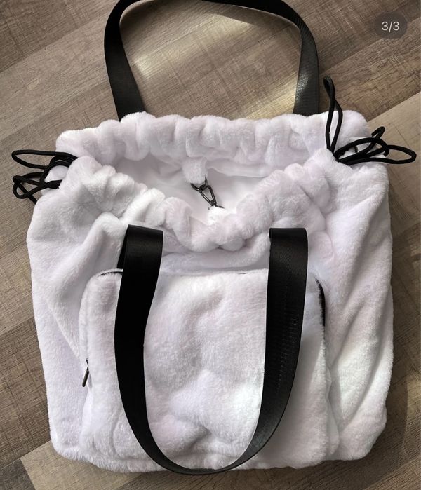Сумка шопер біла , эко хутро , вмістка стильна , 2 кармана