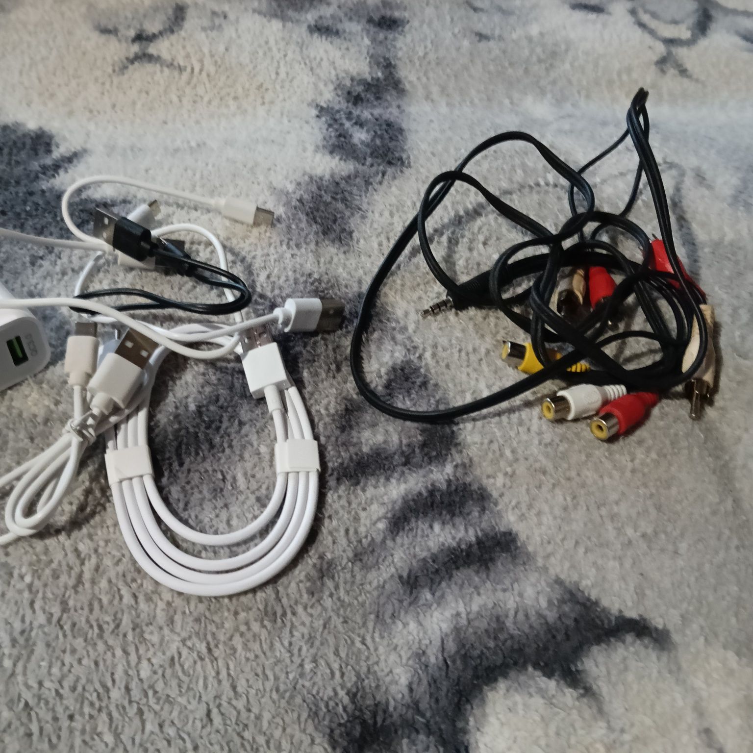 Kable przewody do ładowania telefonu i innych urządzeń
