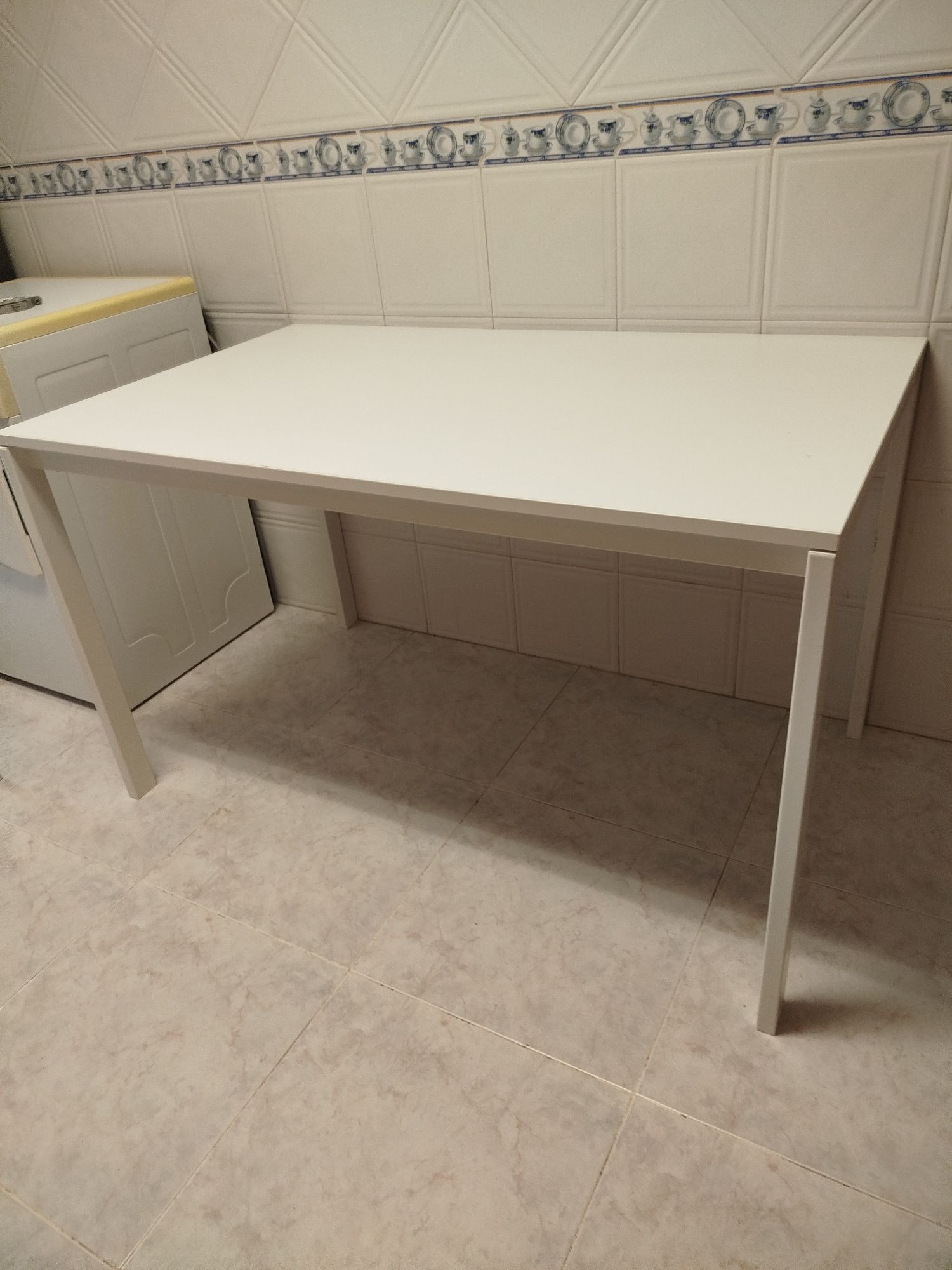Mesa cozinha com 3 bancos  IKEA