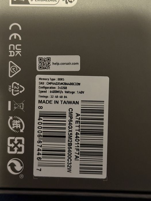 RAM Corsair DOMINATOR® Titanium RGB 64GB (2×32GB) DDR5 6400MT/s CL32