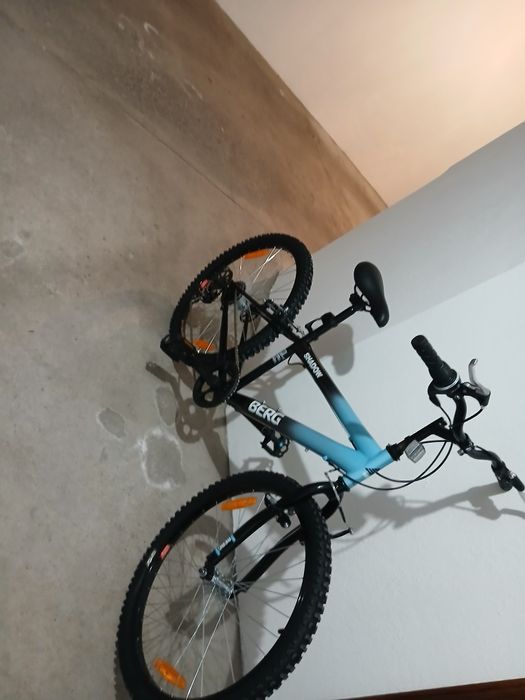 Vendo bicicleta BERG em bom estado geral.
A bicicleta está funcional,