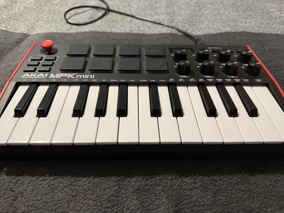 Klawiatura sterująca AKAI MPK Mini MK3 Czarno-czerwony