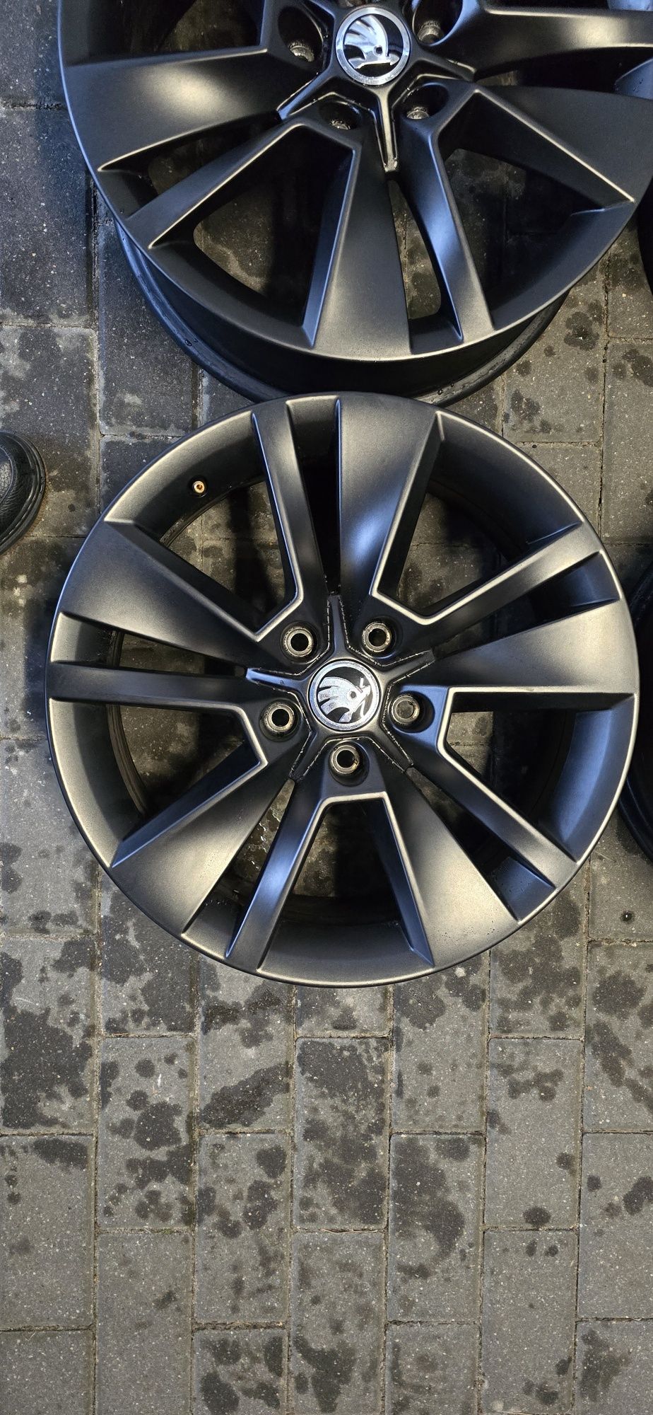Komplet felg felgi skoda karoq 17" idealne