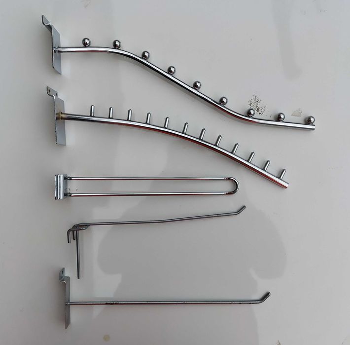 haki z kulkami przystosowane do montażu w spacewall/slatwall