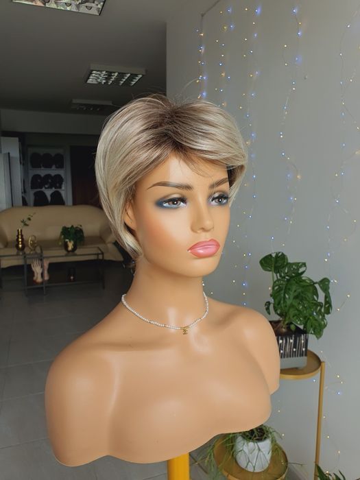 Krótka peruka blond z odrostem 3D KBS naturlana fryzura