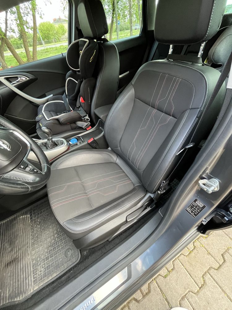 Opel Astra J Sports Tourer 1.4 turbo 140 KM nowy rozrząd.