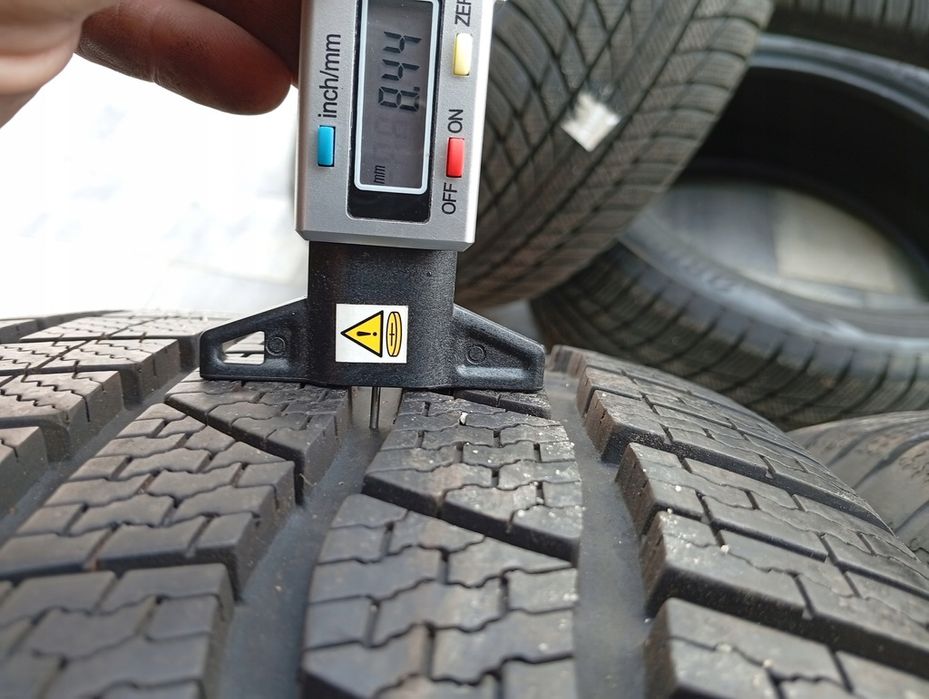 Jak nowe opony zimowe 255/55R19 CONTINENTAL 4x8,3-8,5mm 2017r (A13)