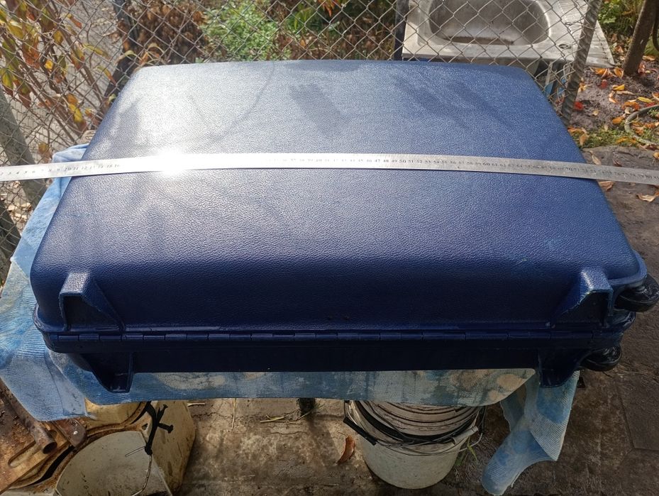 Пластиковий чемодан