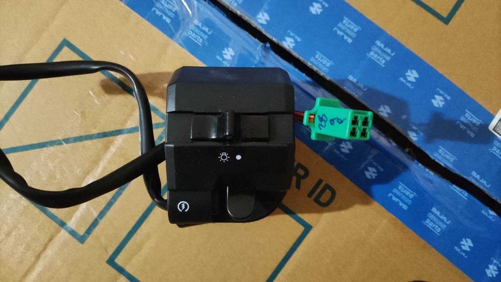 Пульт управління з вимикачем світла Bajaj Boxer | PF401417