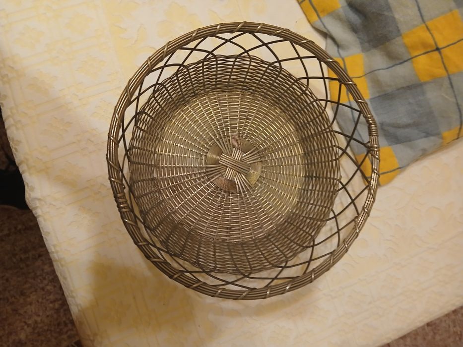 Vendo corbeille à pains en métal argenté des années 80