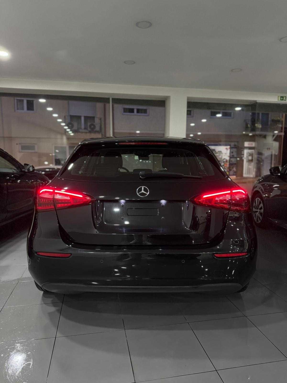 MERCEDES-BENZ A180d (Só com 71 059 km)