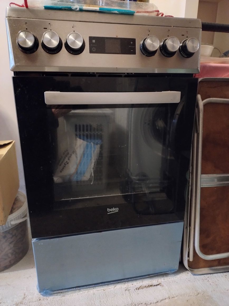 Kuchnia Beko 4 palniki FSM57300GX Termoobieg