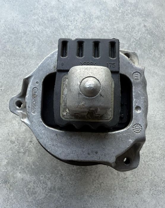 Подушка двигуна 9429397 BMW g05