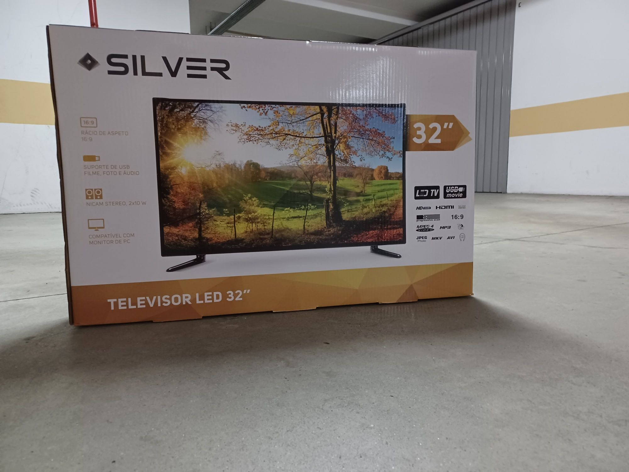 TV Led 32" Silver