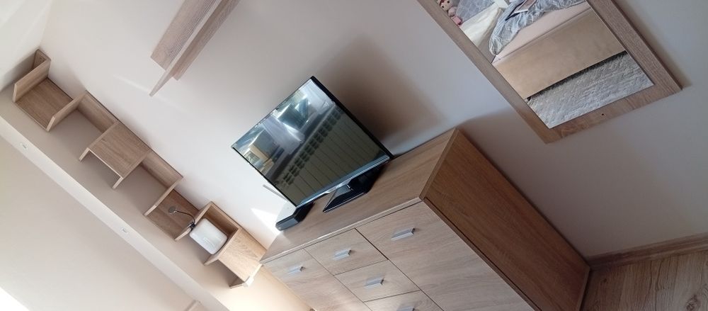 Komplet mebli sonoma- komoda, lustro, półki