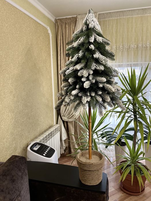 Новорічний декор та композиція з оленем