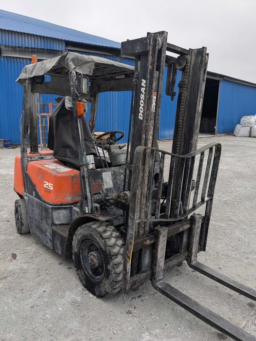 Doosan D25G навантажувач
