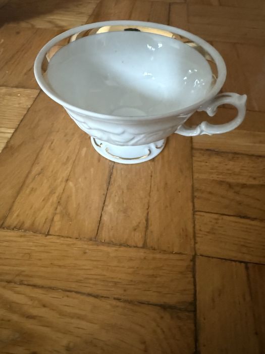 3 piekne filizanki Fryderyka ze zlotym paskiem, porcelana Walbrzych