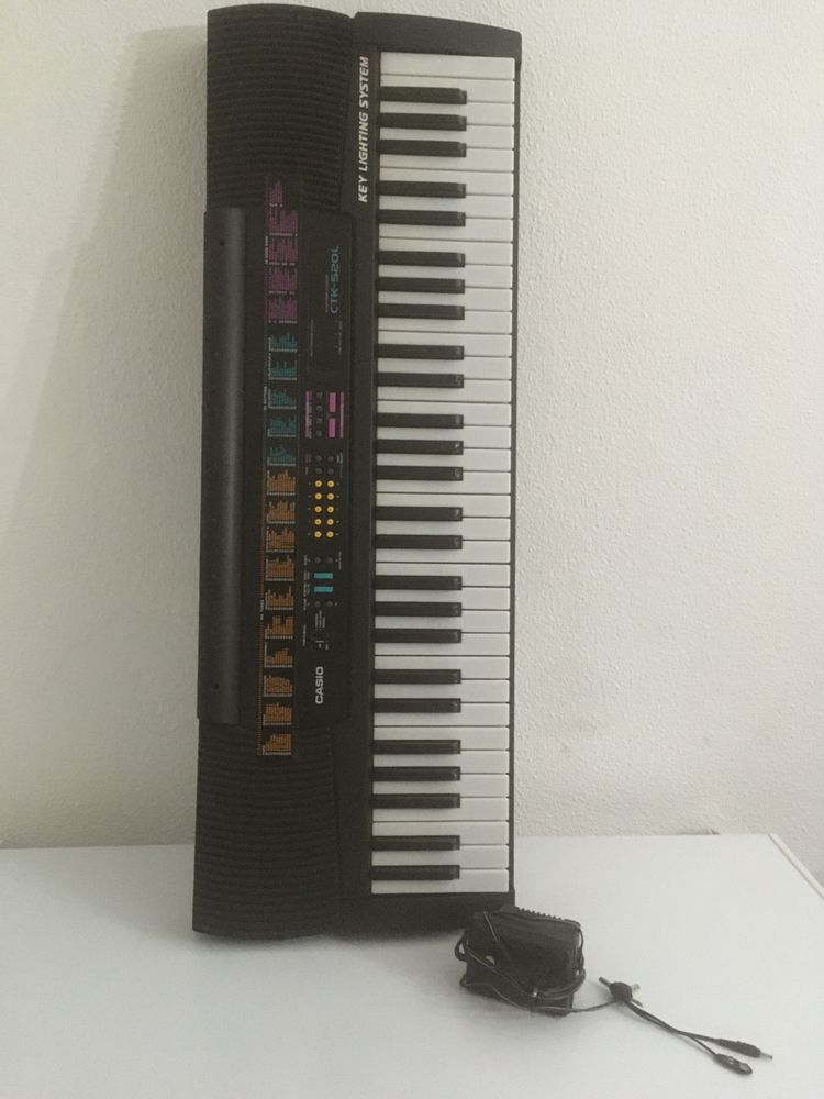 CASIO CTK- 520L avariado