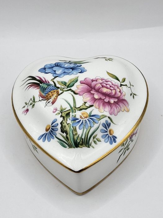 Porcelanowe pudełko na drobiazgi Spode