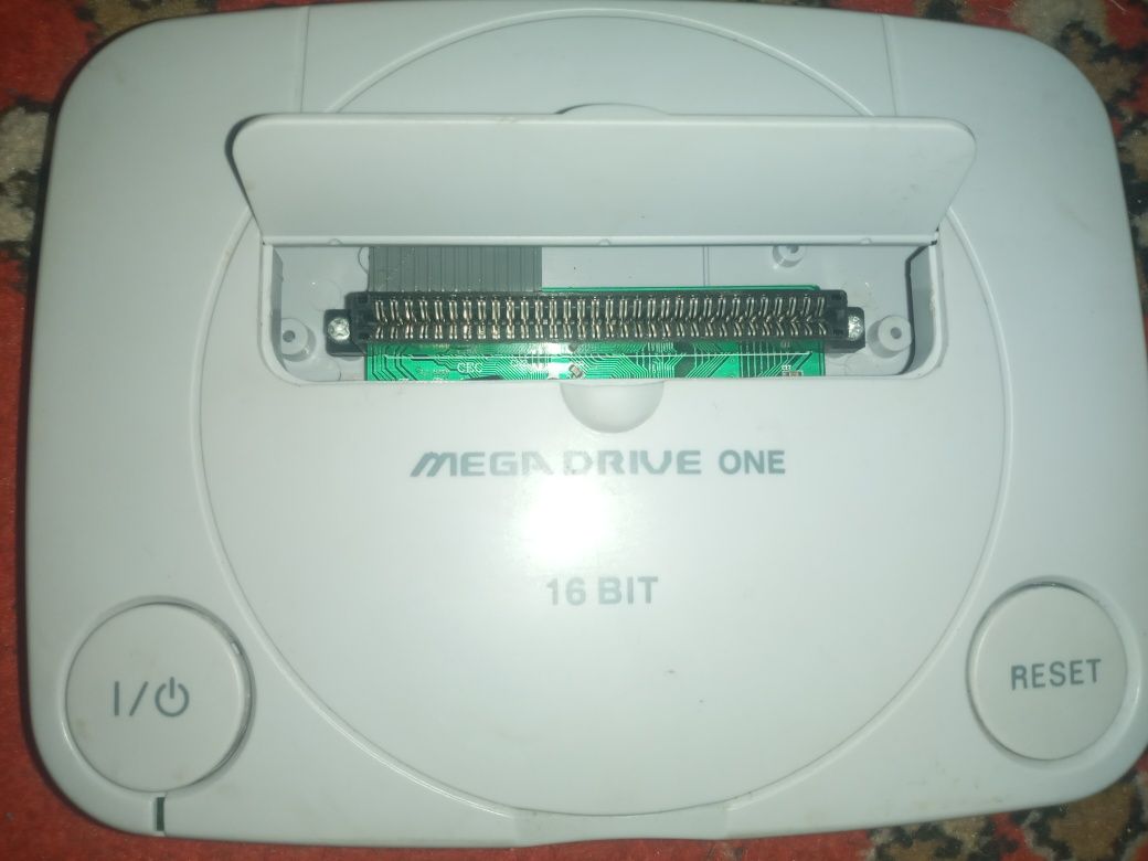 Продаёться Sega 16 bit рабочая но не весь комплект