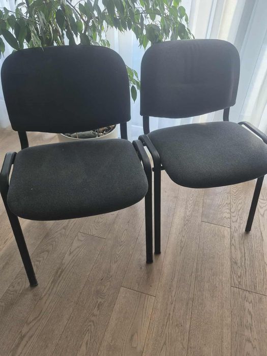 krzesła konferencyjne w dwóch sztukach