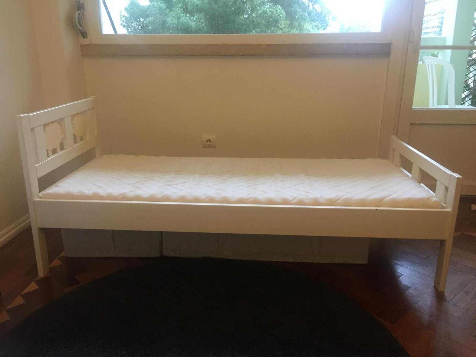 Cama criança (IKEA) com colchão