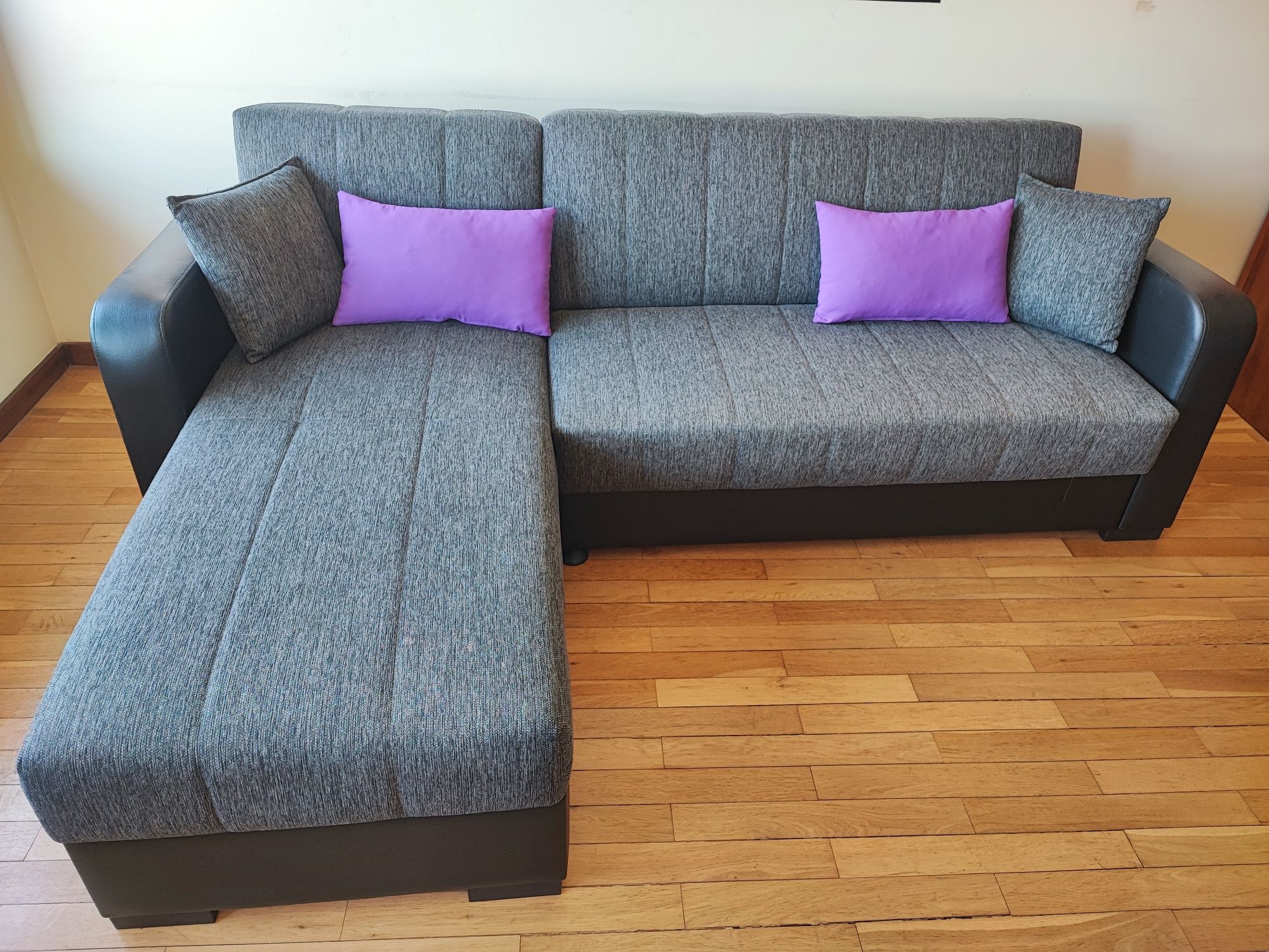 Sofá com chaise longue