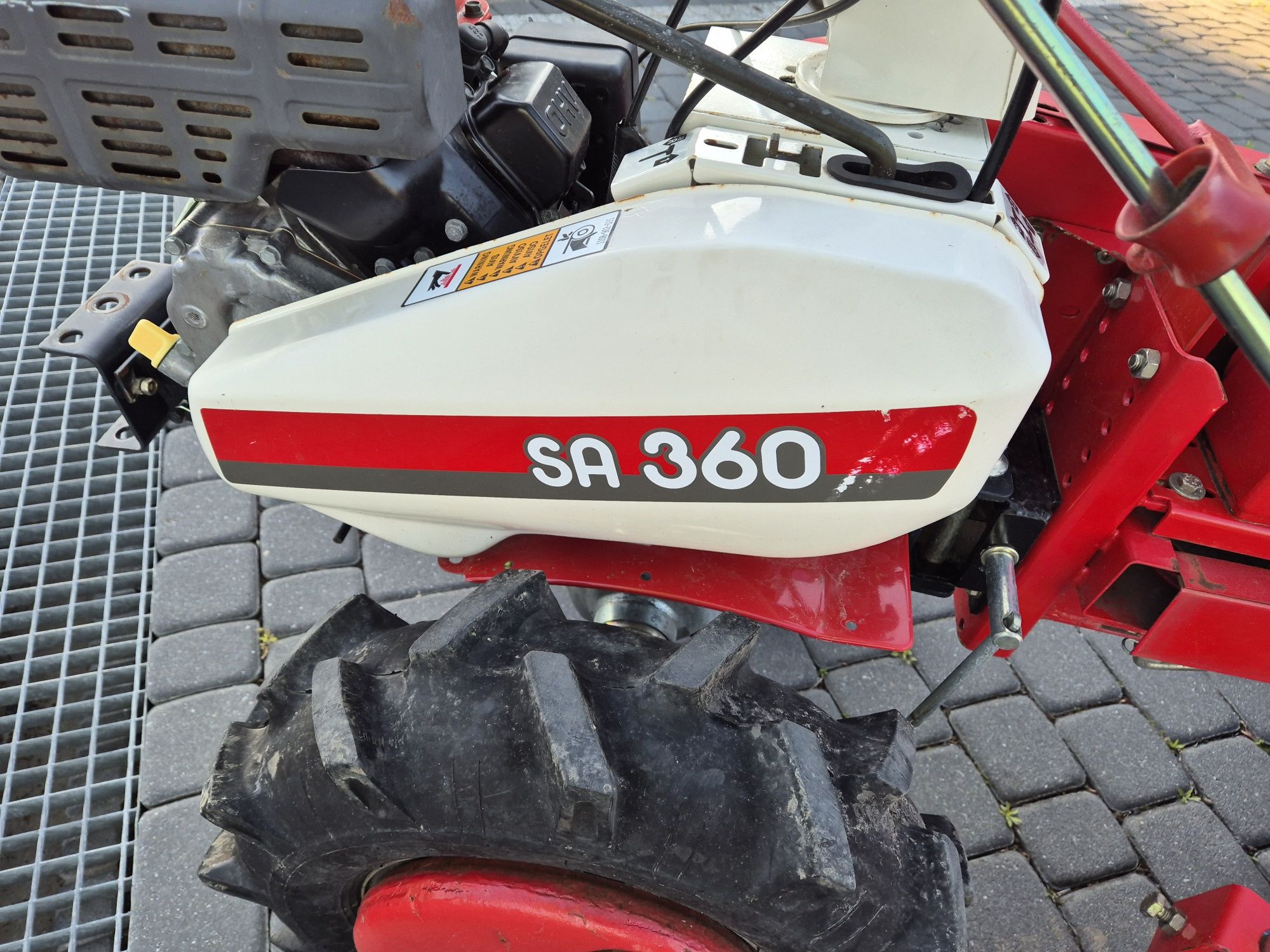 Traktorek jednoosiowy Iseki SA 360F Dzik