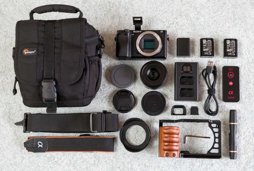 Sony a6300 + объектив AF F/2.8 27mm • APS-C 24,2 Мп • 4K • Wi-Fi • NFC