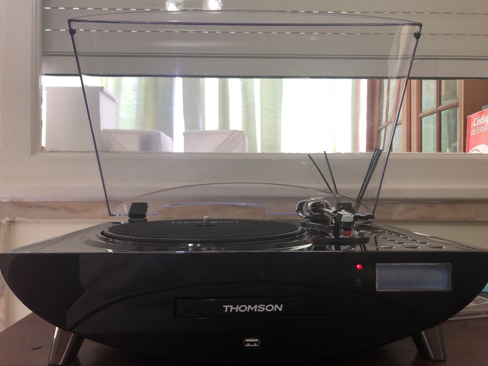 Gira-discos Thomson tt400 com cd,usb,fm