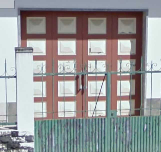 Portão de garagem em madeira