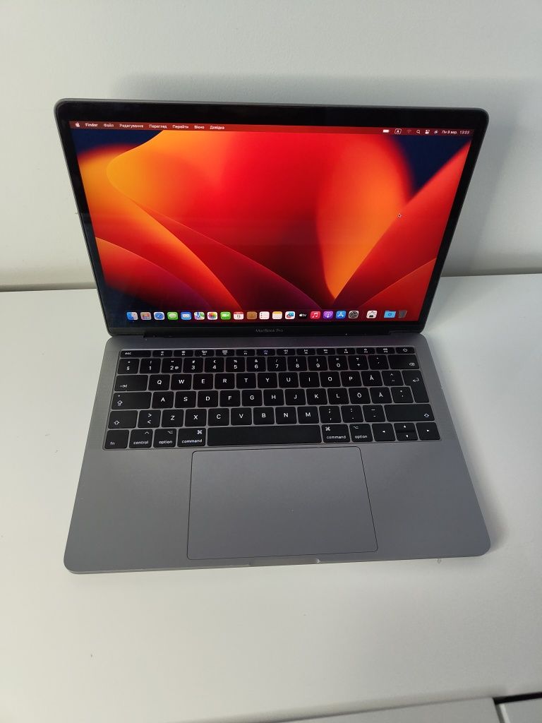Ноутбук macbook pro 13 2017 / а 1708 /i5/8 ГБ/SSD 128