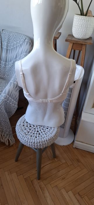 Biustonosz biały z fiszbinami rozmiar 70 C