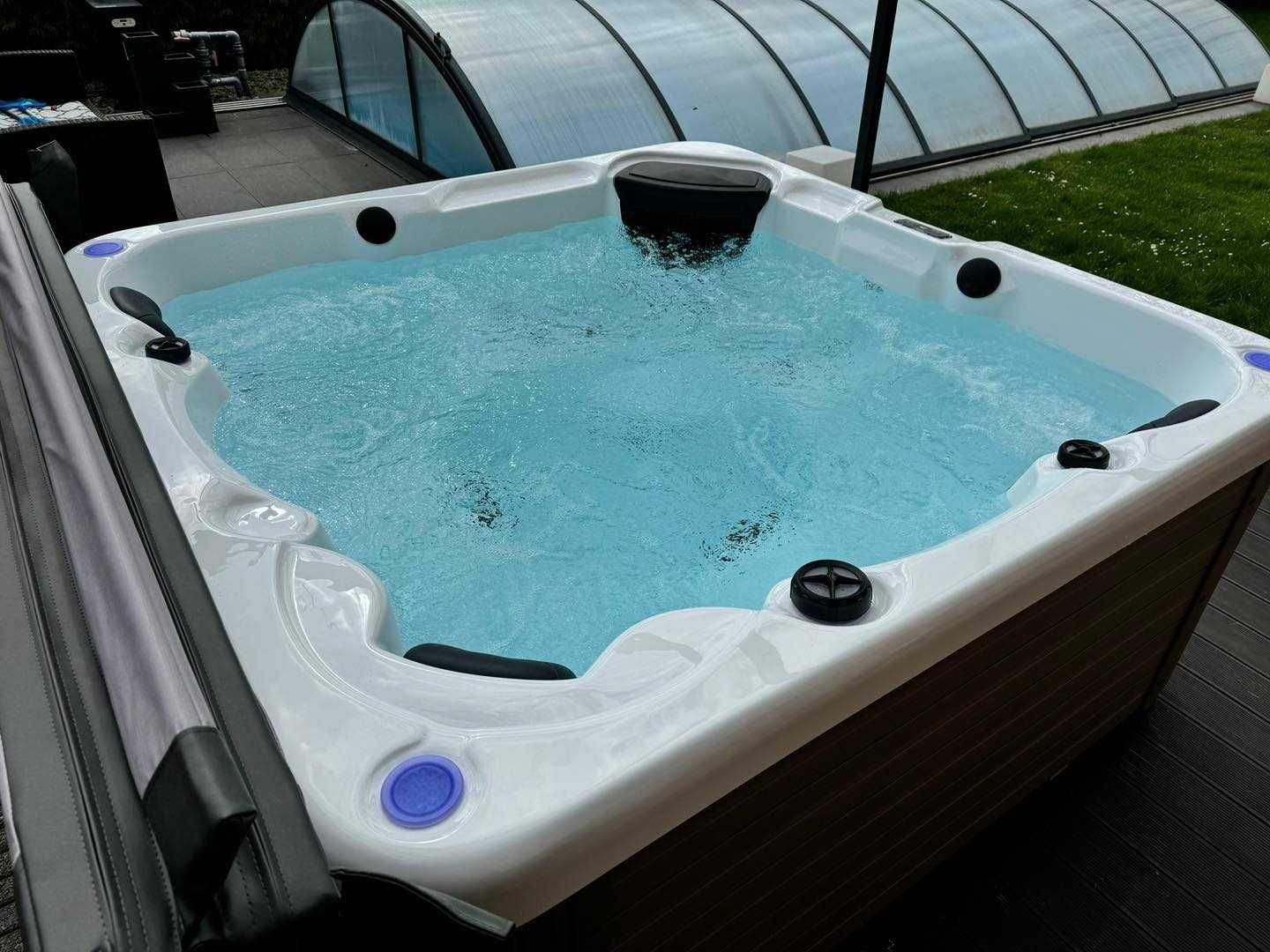 Wygodne Jacuzzi Tripsa 5osobowe