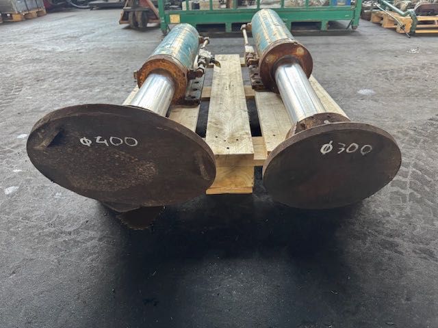 PODPORY hydrauliczne do wiertnicy gąsienicowej kleem