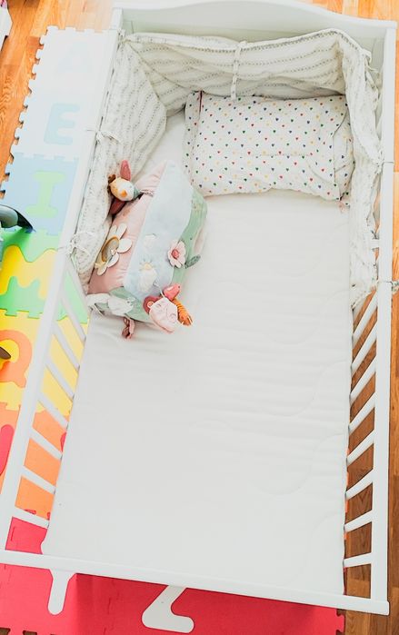 Berço + colchão Ikea semi-novos