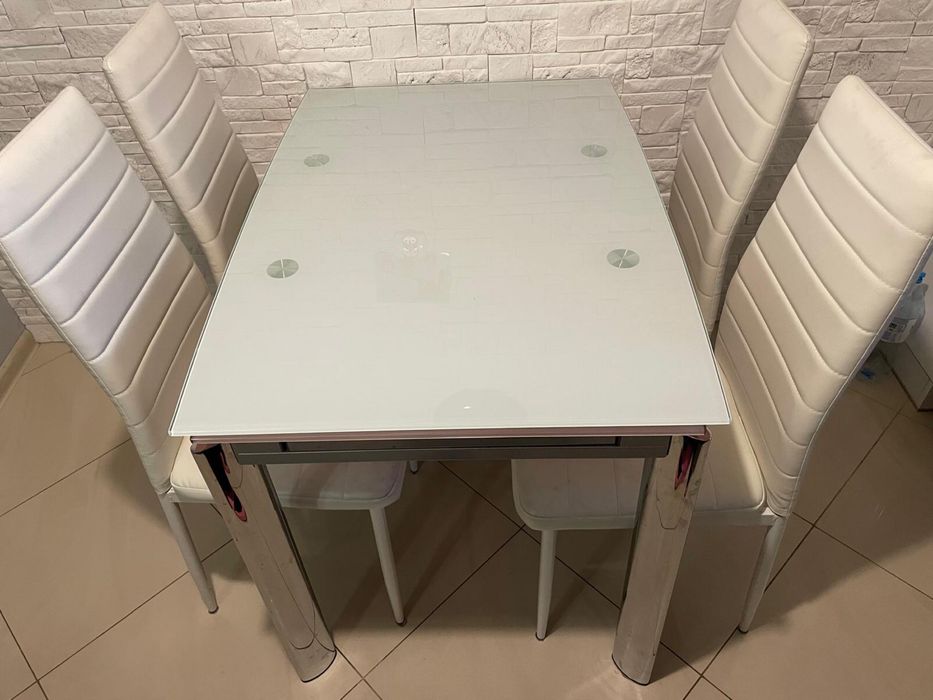 Stół a krzesla za darmo w zestawie