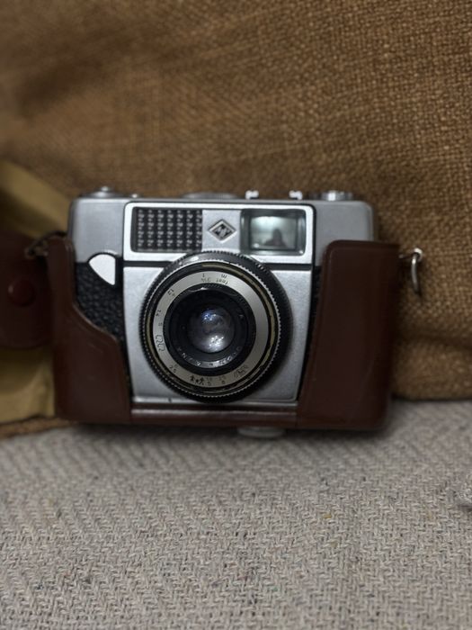 Vendo camera antiga e polaroide